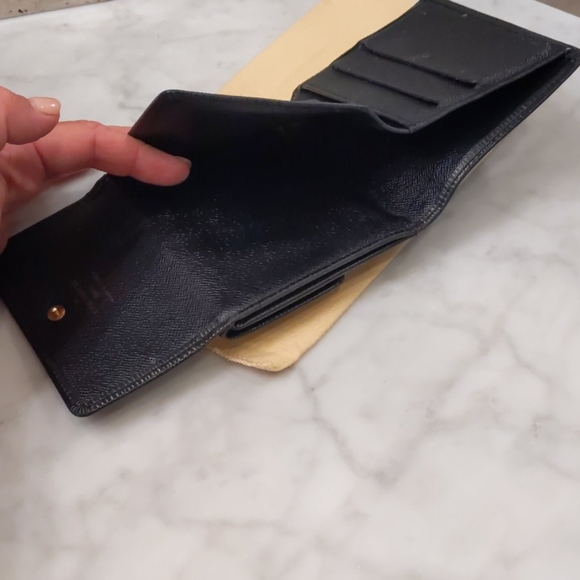 Louis Vuitton black epi leather wallet 🖤 - Picture 7 of 10